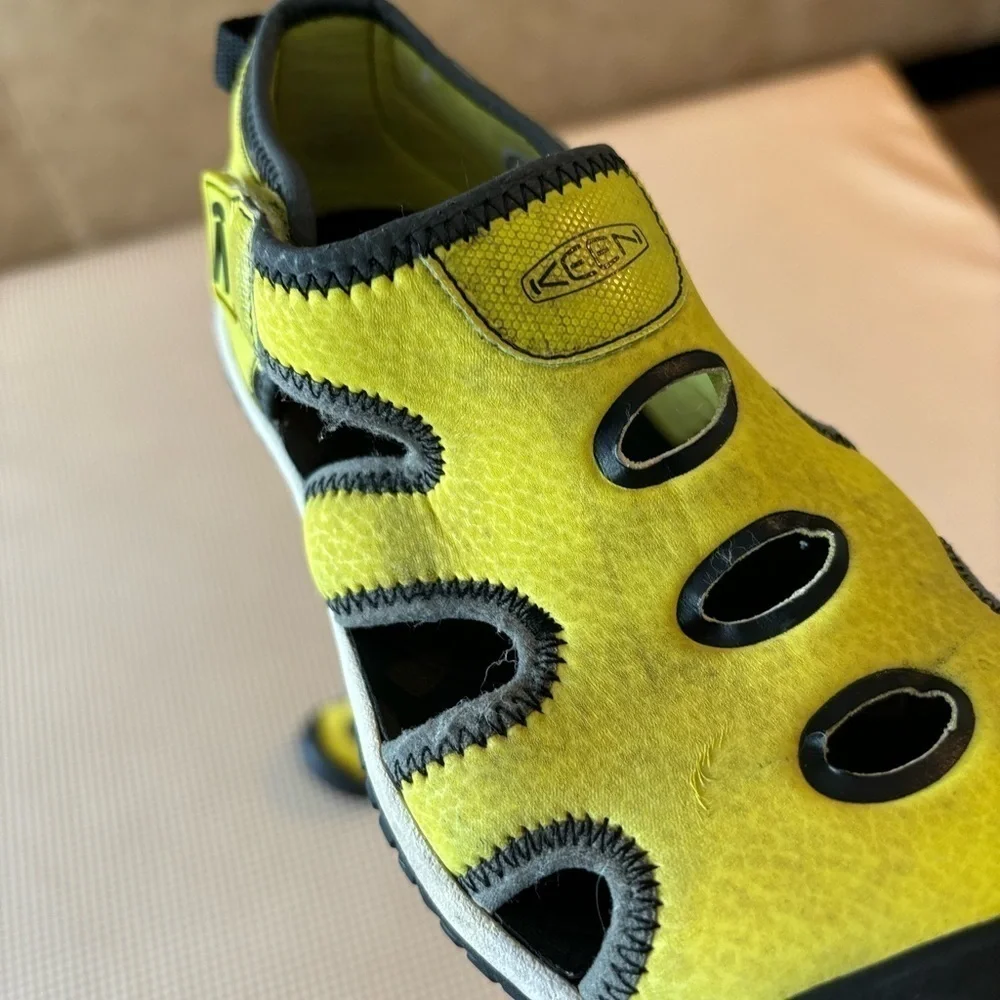 KEEN STINGRAY Water Sandals Shoes Big Kids‎ Size 2